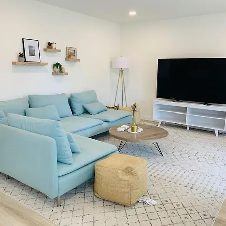 Brand New Basement Apt With Hot Tub